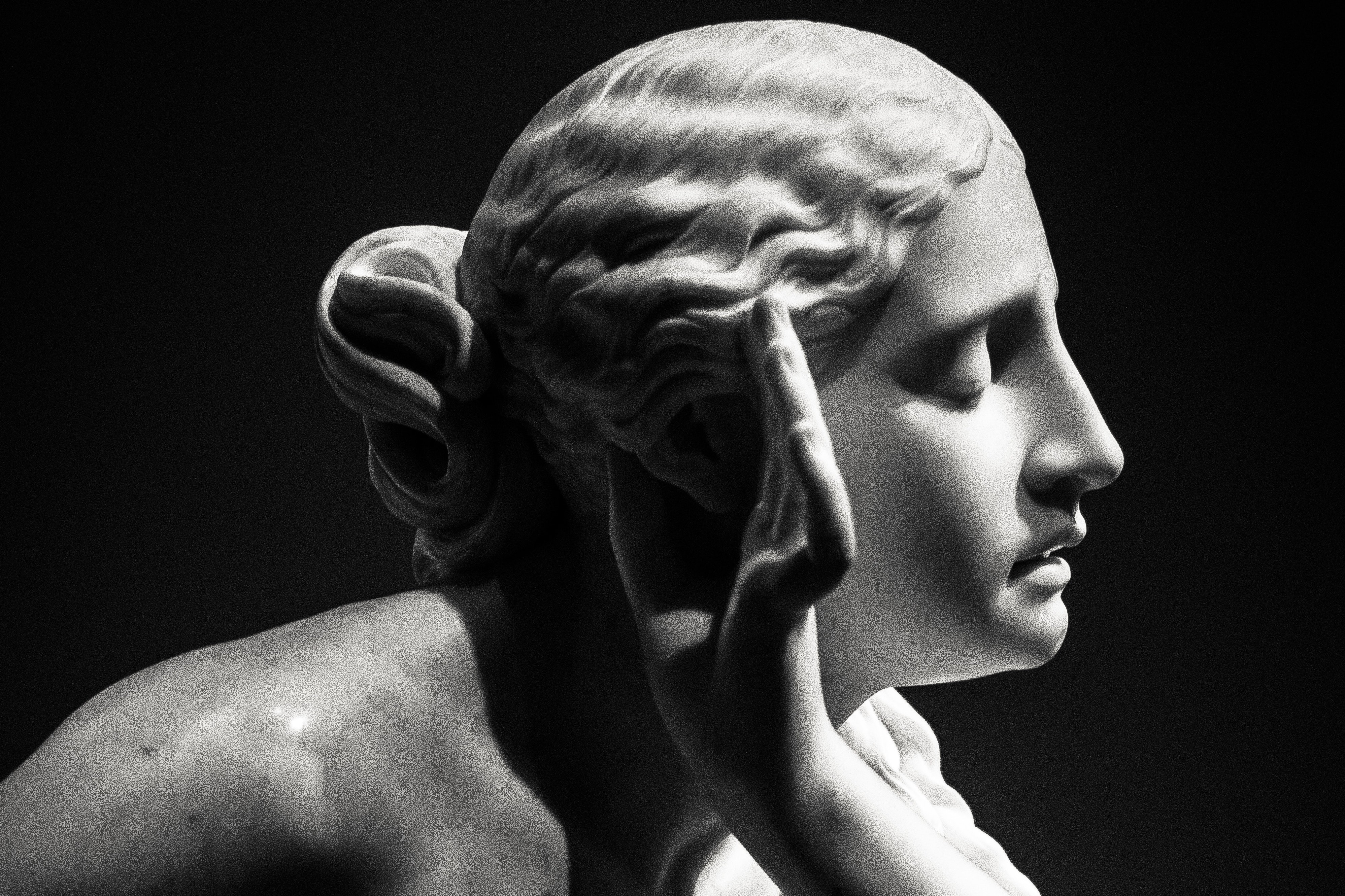 greek female statue