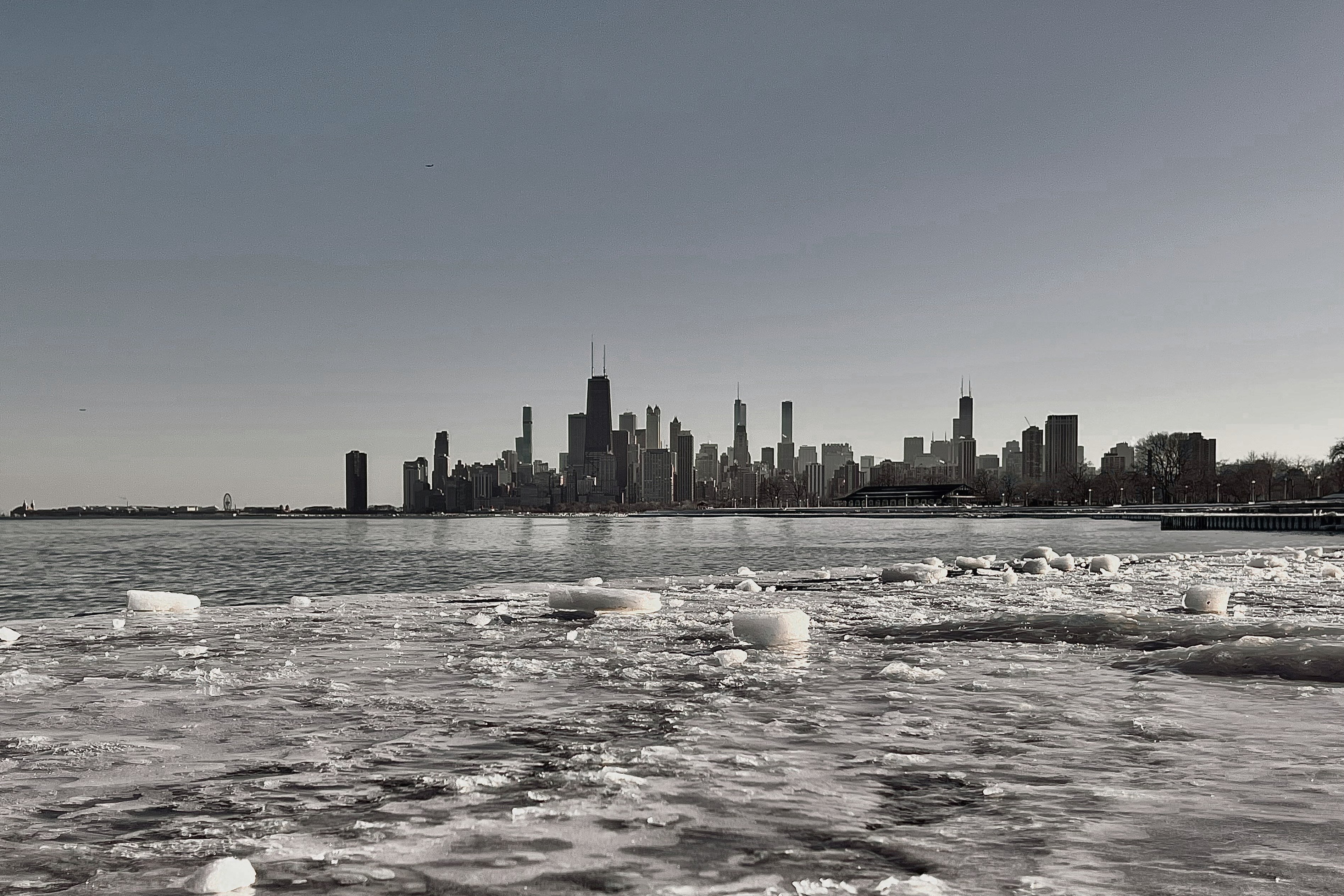 lakeside view of chicago skyline