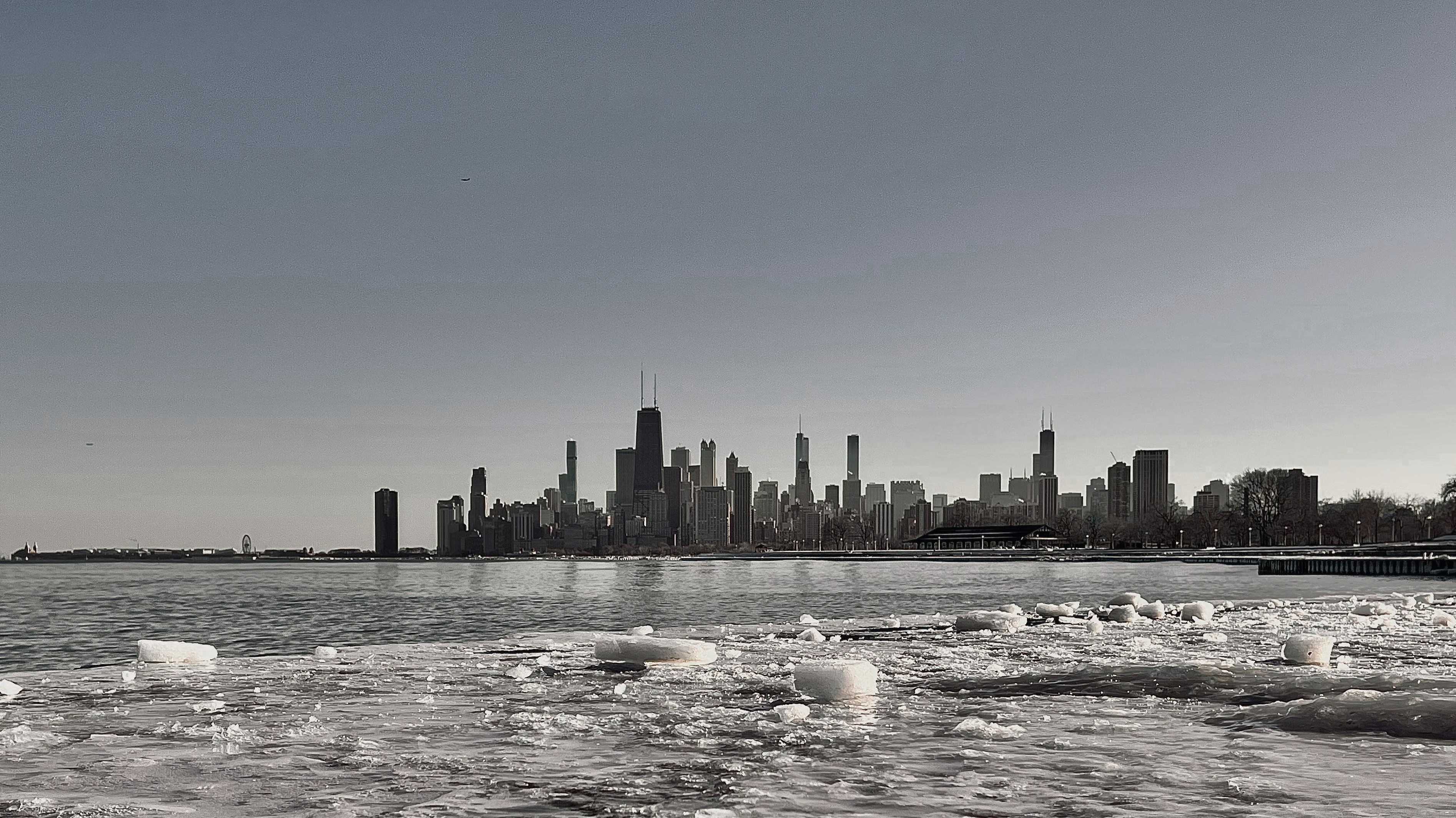 lakeside view of chicago skyline