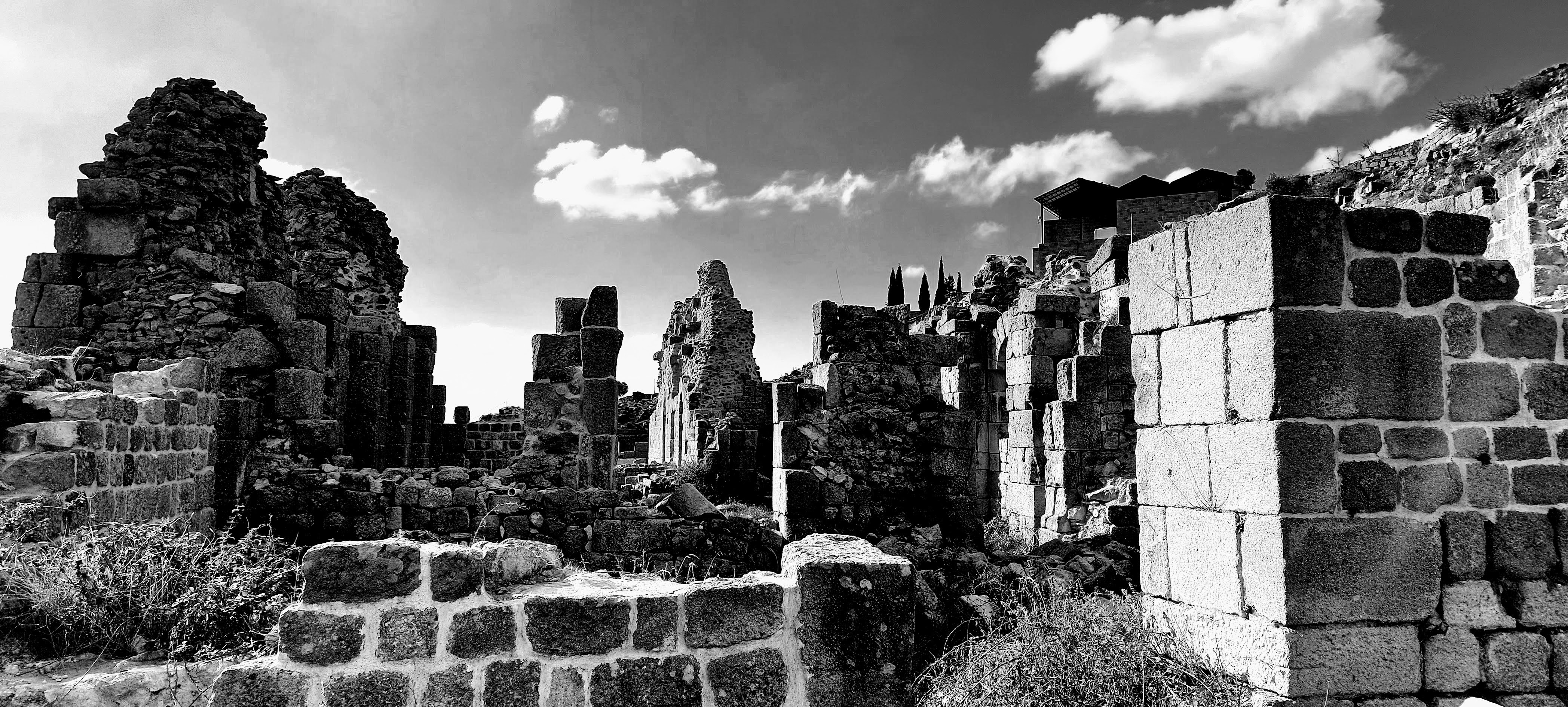bnw rock walls/ruins